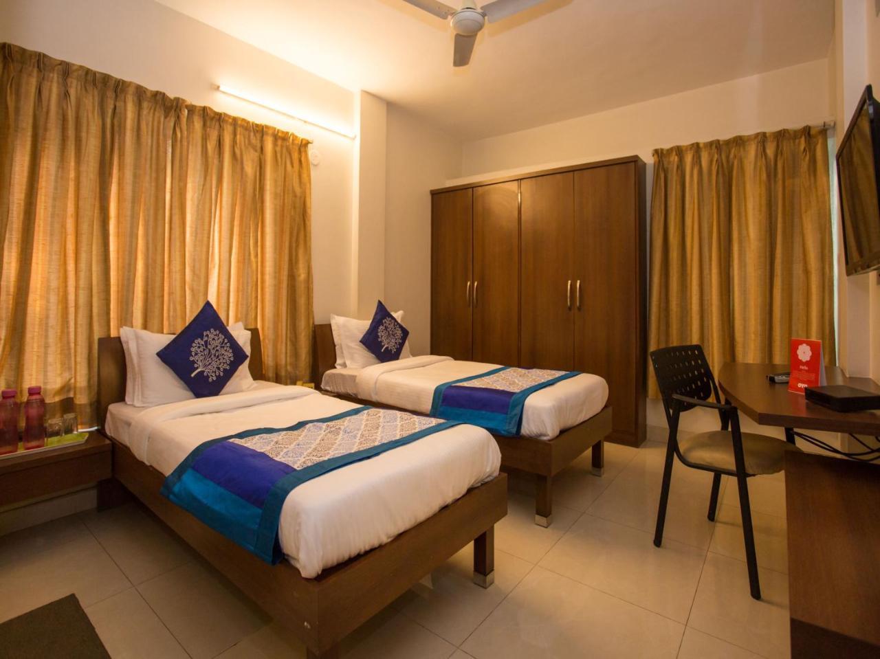 Oyo 10934 Hotel Eminent Pune Exteriör bild