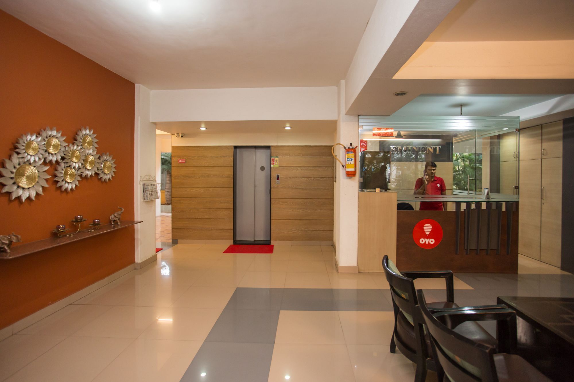 Oyo 10934 Hotel Eminent Pune Exteriör bild